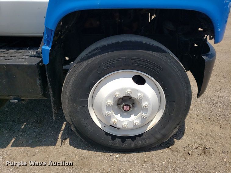 image for item DP8021 1991 GMC C6500  truck cab and chassis