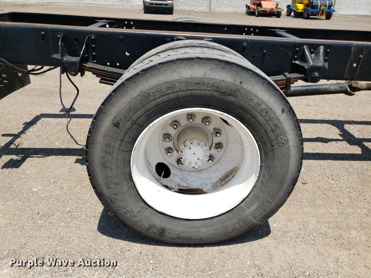 image for item DP8021 1991 GMC C6500  truck cab and chassis