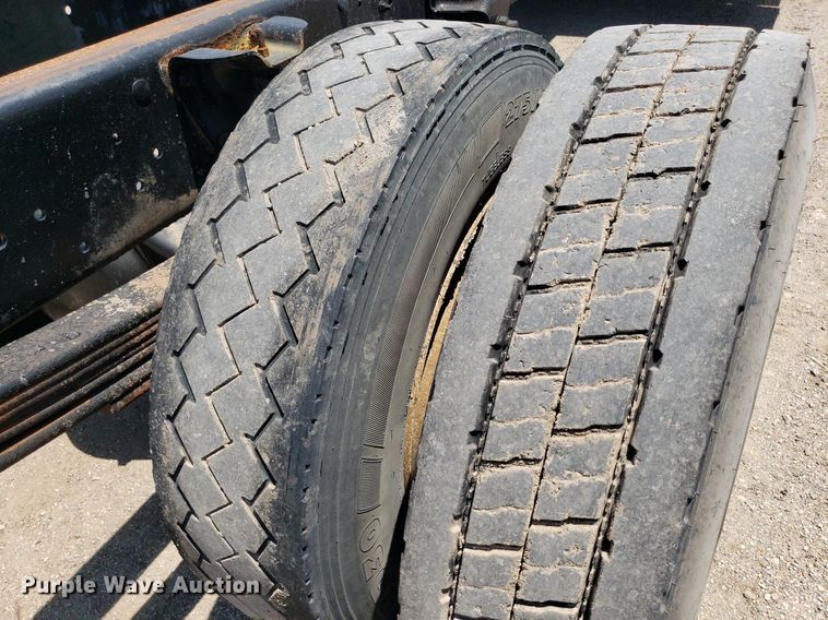 image for item DP8021 1991 GMC C6500  truck cab and chassis