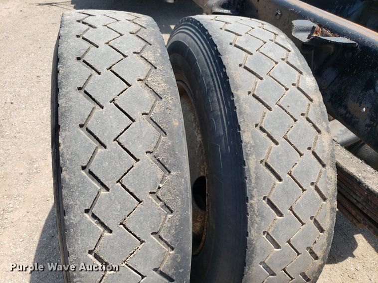 image for item DP8021 1991 GMC C6500  truck cab and chassis