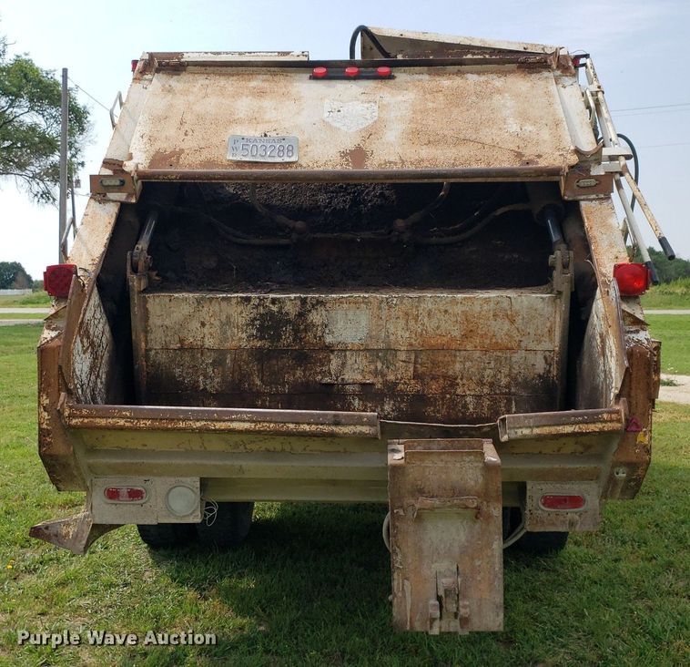 image for item DP8028 2004 Chevrolet C6500  refuse truck
