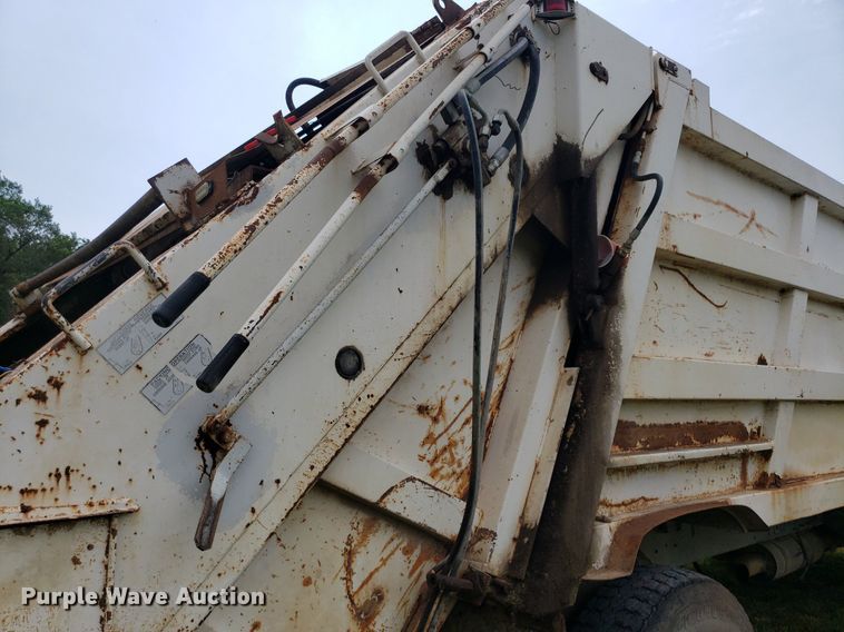 image for item DP8028 2004 Chevrolet C6500  refuse truck