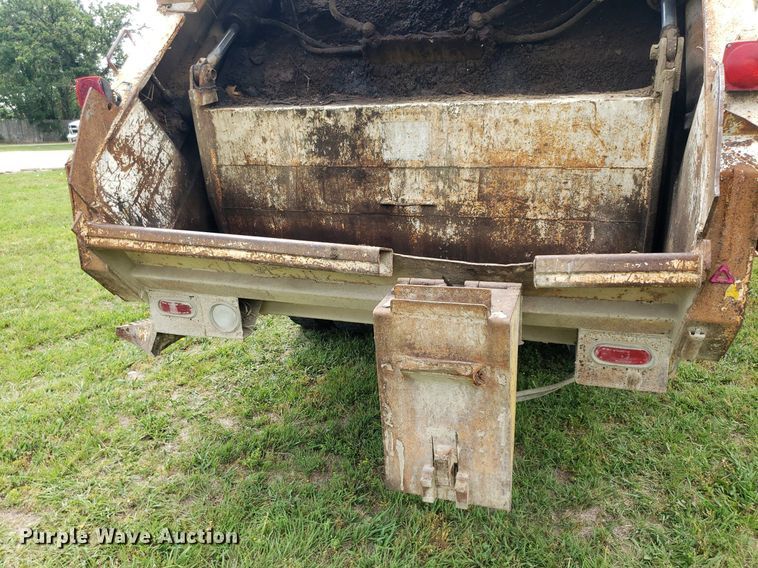 image for item DP8028 2004 Chevrolet C6500  refuse truck