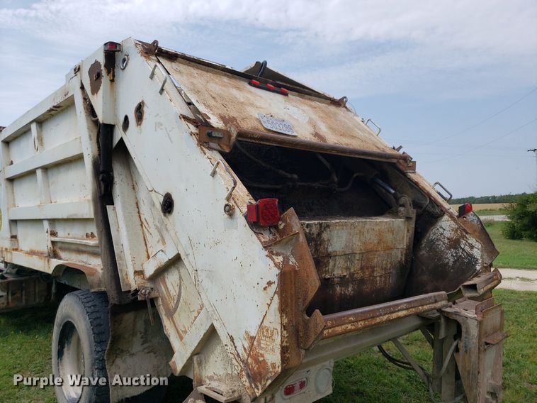 image for item DP8028 2004 Chevrolet C6500  refuse truck