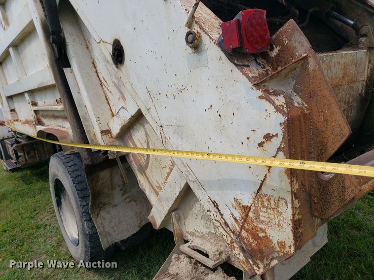 image for item DP8028 2004 Chevrolet C6500  refuse truck