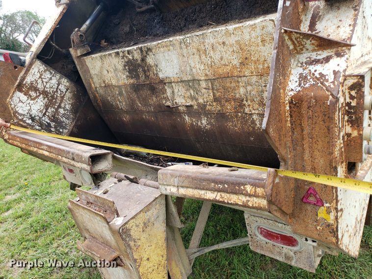 image for item DP8028 2004 Chevrolet C6500  refuse truck