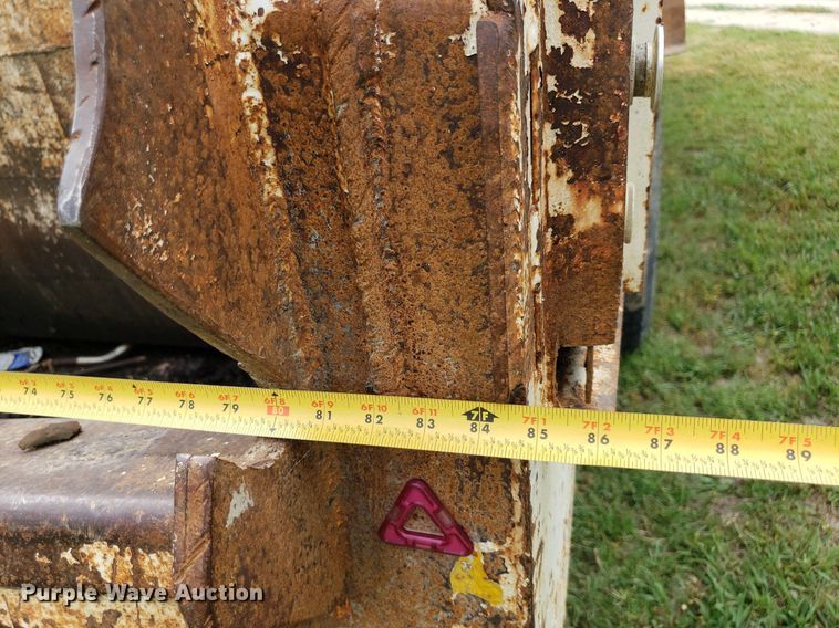 image for item DP8028 2004 Chevrolet C6500  refuse truck