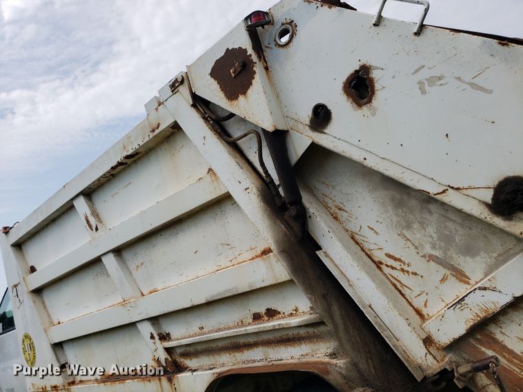 image for item DP8028 2004 Chevrolet C6500  refuse truck