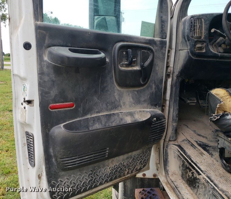 image for item DP8028 2004 Chevrolet C6500  refuse truck