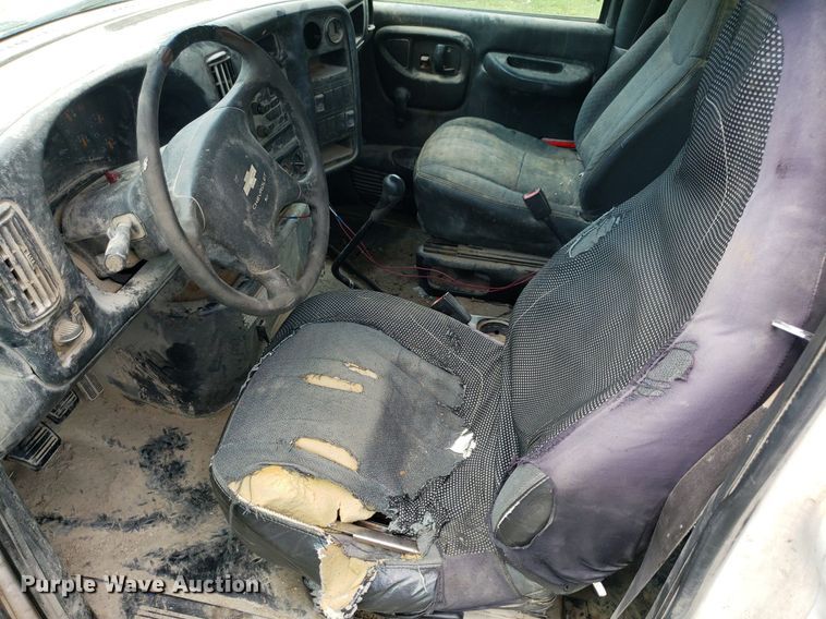 image for item DP8028 2004 Chevrolet C6500  refuse truck