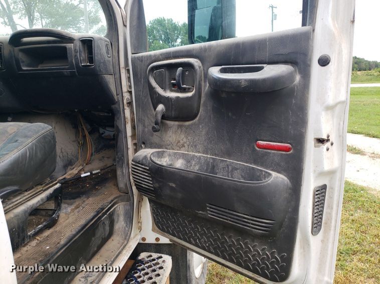 image for item DP8028 2004 Chevrolet C6500  refuse truck