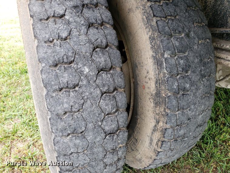 image for item DP8028 2004 Chevrolet C6500  refuse truck