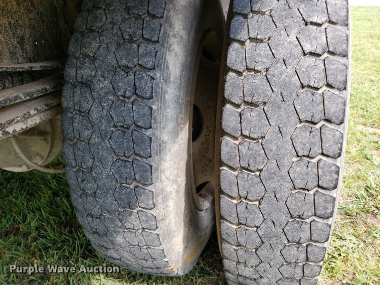 image for item DP8028 2004 Chevrolet C6500  refuse truck