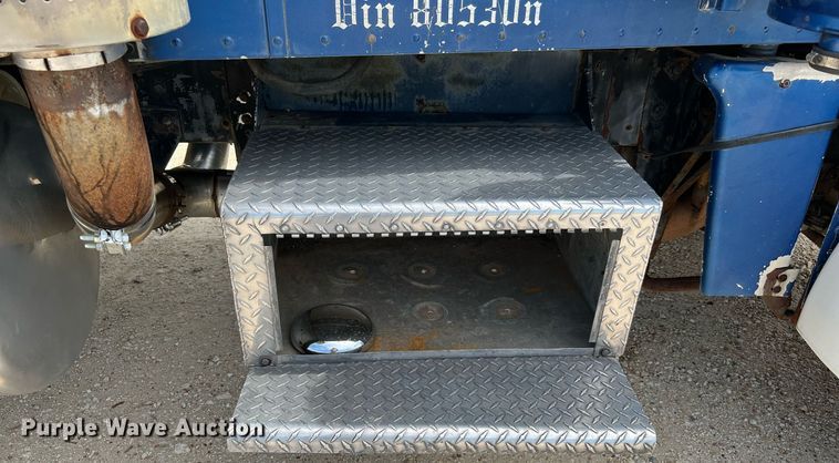 image for item DQ2097 1976 Peterbilt 359  semi truck