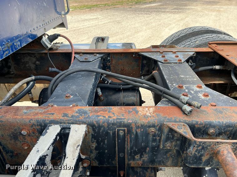 image for item DQ2097 1976 Peterbilt 359  semi truck