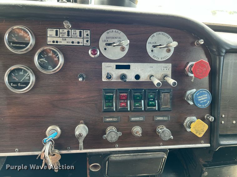 image for item DQ2097 1976 Peterbilt 359  semi truck