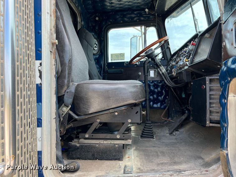 image for item DQ2097 1976 Peterbilt 359  semi truck