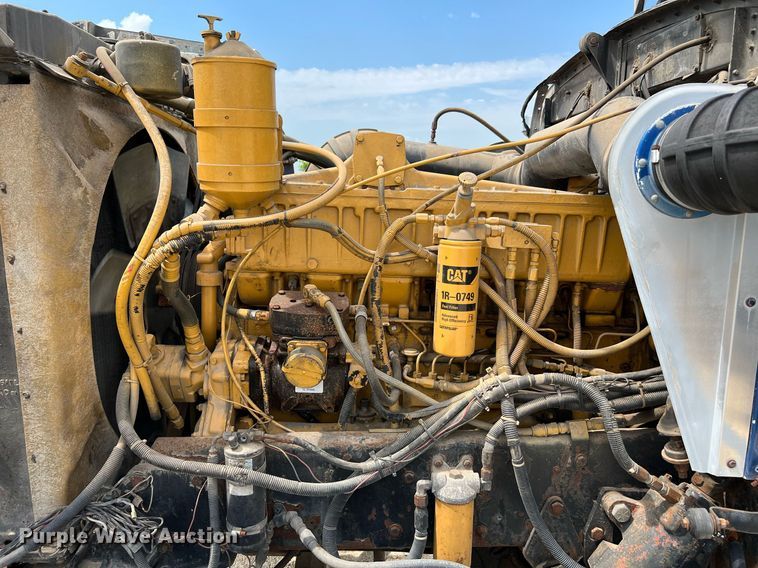 image for item DQ2097 1976 Peterbilt 359  semi truck