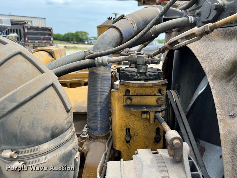 image for item DQ2097 1976 Peterbilt 359  semi truck