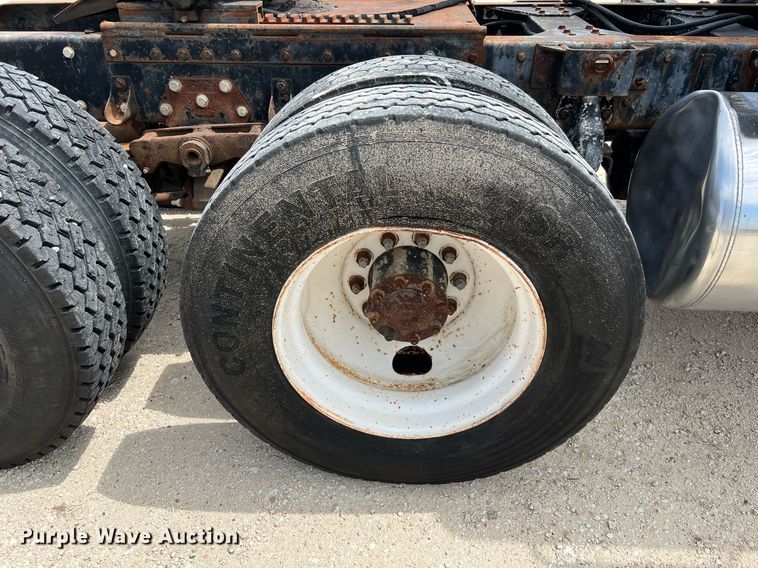 image for item DQ2097 1976 Peterbilt 359  semi truck