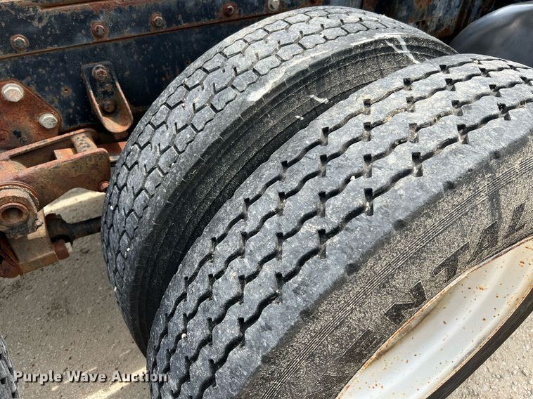 image for item DQ2097 1976 Peterbilt 359  semi truck