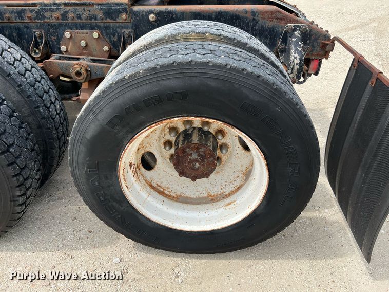 image for item DQ2097 1976 Peterbilt 359  semi truck