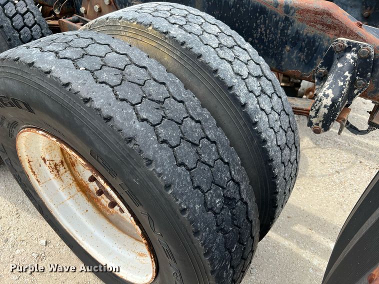 image for item DQ2097 1976 Peterbilt 359  semi truck