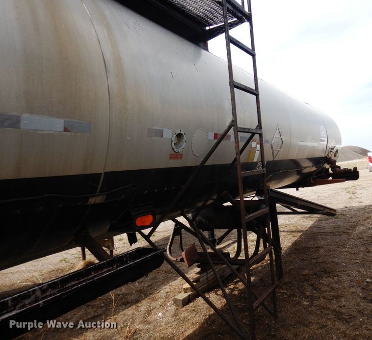 image for item DQ7316 1994 Etnyre T3176  tank trailer