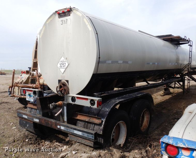 image for item DQ7316 1994 Etnyre T3176  tank trailer