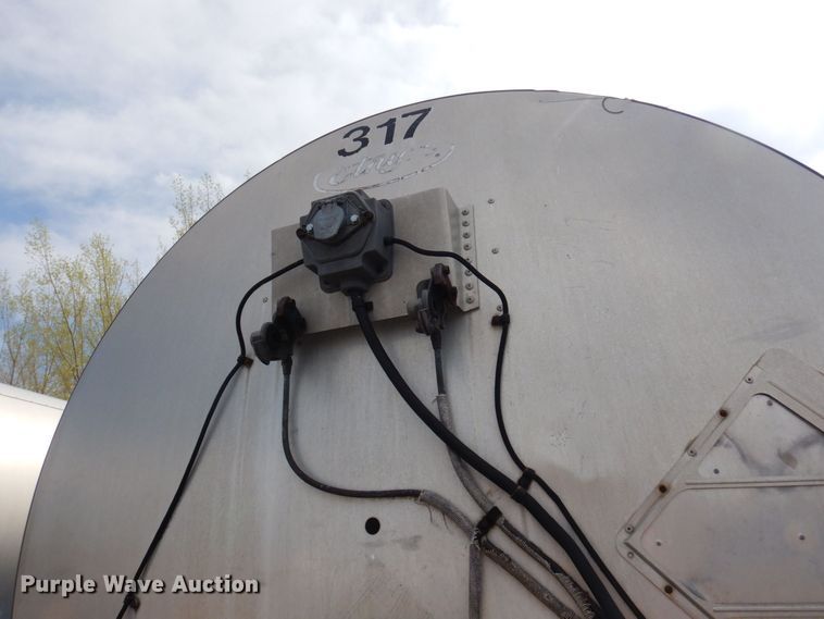 image for item DQ7316 1994 Etnyre T3176  tank trailer