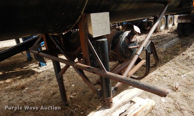 image for item DQ7316 1994 Etnyre T3176  tank trailer