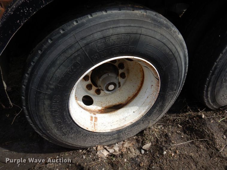 image for item DQ7316 1994 Etnyre T3176  tank trailer