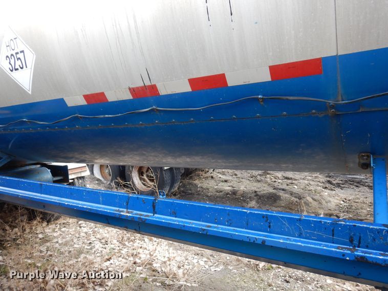 image for item DQ7317 1993 Etnyre  tank trailer