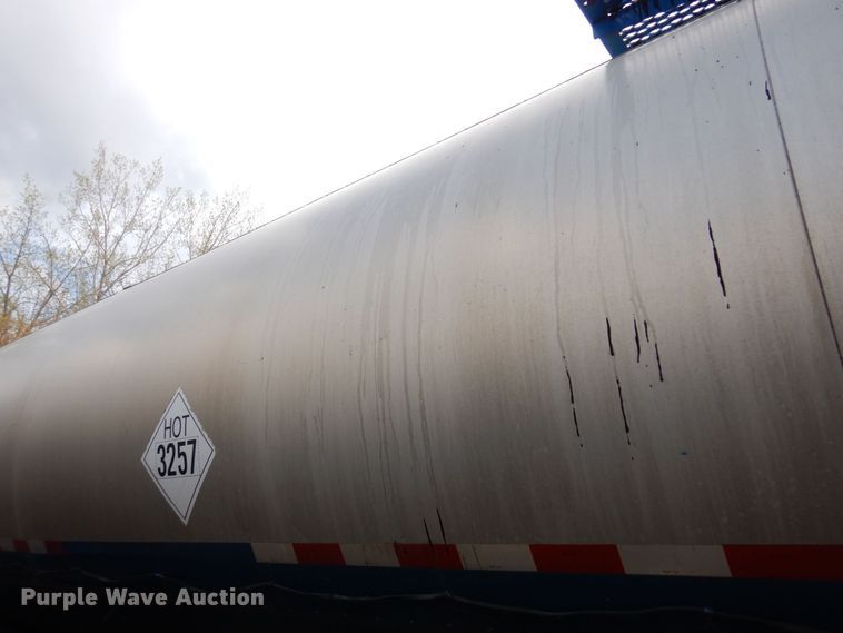 image for item DQ7317 1993 Etnyre  tank trailer