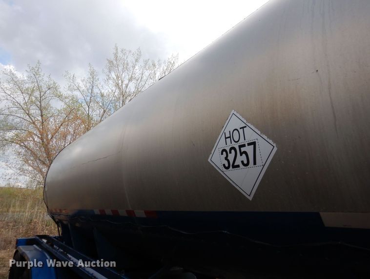 image for item DQ7317 1993 Etnyre  tank trailer