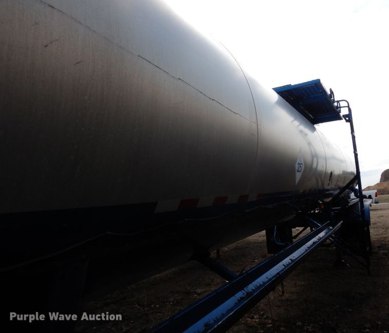 image for item DQ7317 1993 Etnyre  tank trailer