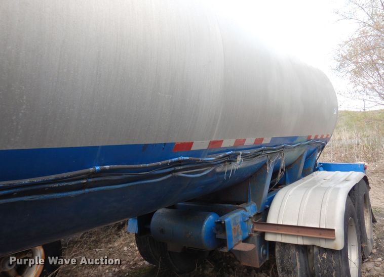image for item DQ7317 1993 Etnyre  tank trailer