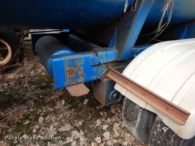 image for item DQ7317 1993 Etnyre  tank trailer