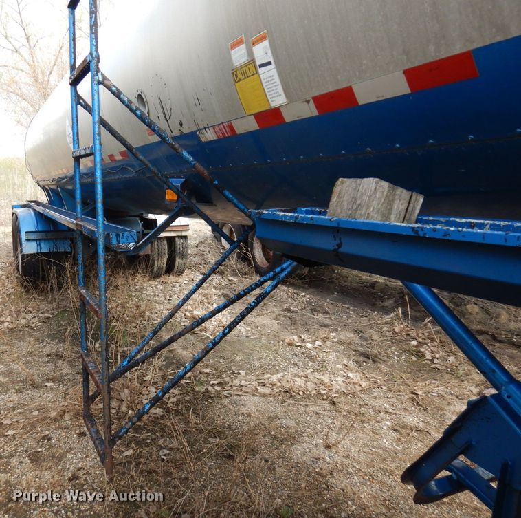 image for item DQ7317 1993 Etnyre  tank trailer