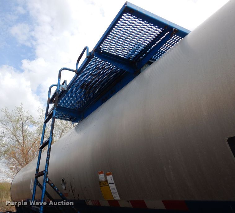 image for item DQ7317 1993 Etnyre  tank trailer