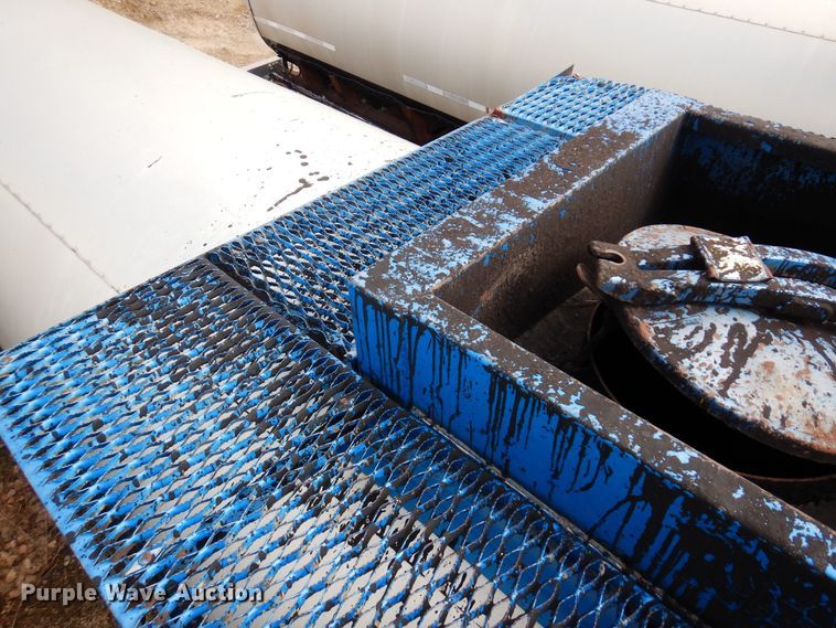 image for item DQ7317 1993 Etnyre  tank trailer