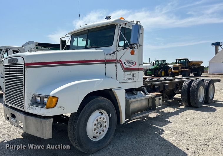 image for item DR4698 1990 Freightliner FLD  semi truck