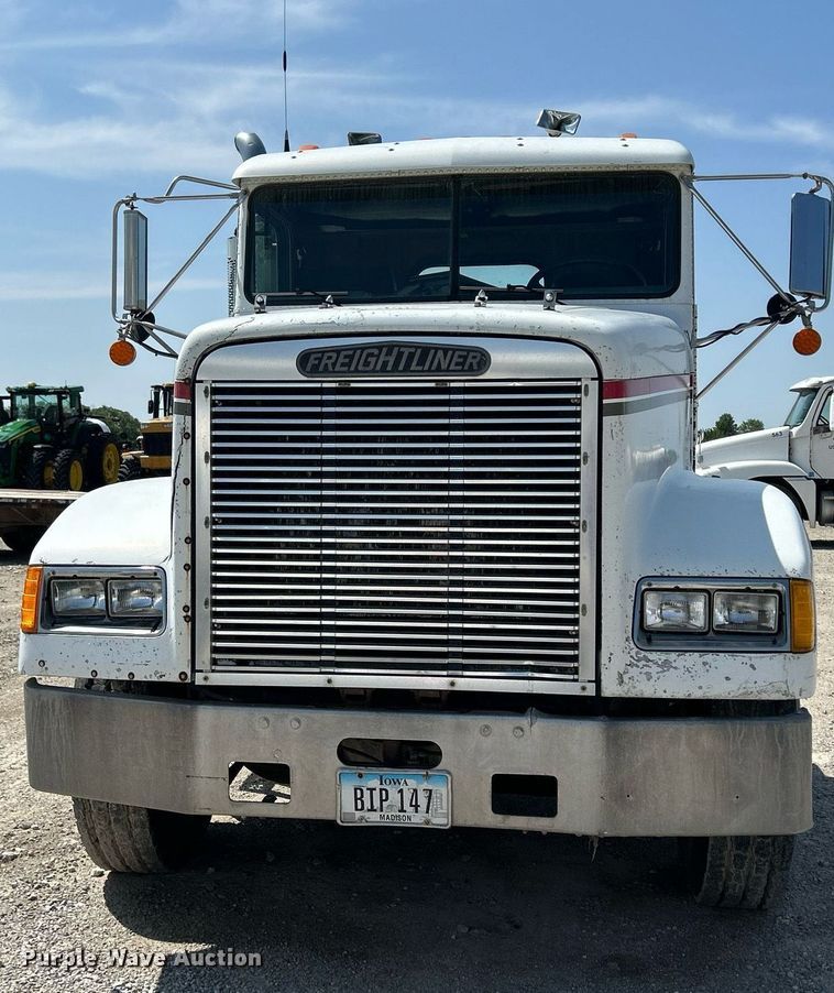 image for item DR4698 1990 Freightliner FLD  semi truck