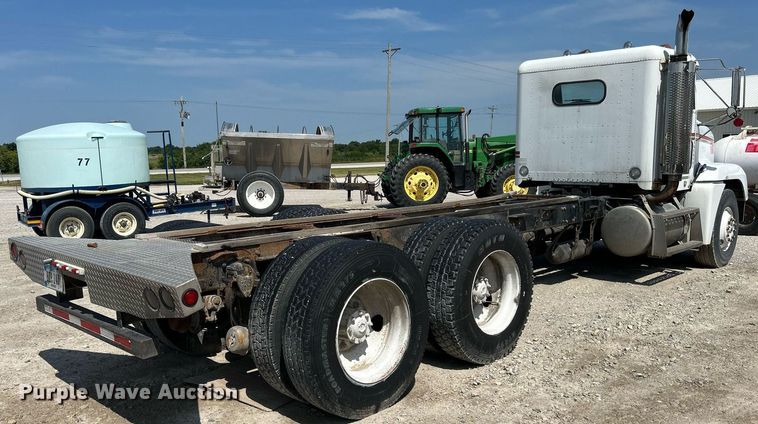 image for item DR4698 1990 Freightliner FLD  semi truck