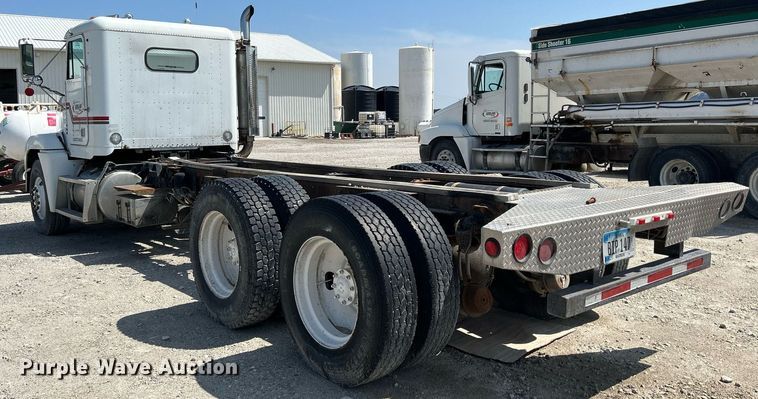 image for item DR4698 1990 Freightliner FLD  semi truck