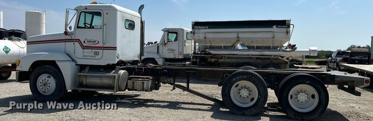 image for item DR4698 1990 Freightliner FLD  semi truck