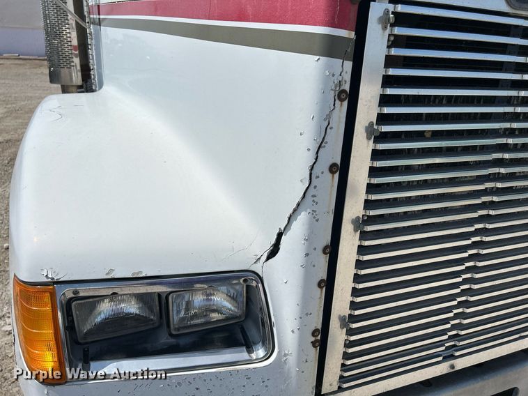 image for item DR4698 1990 Freightliner FLD  semi truck