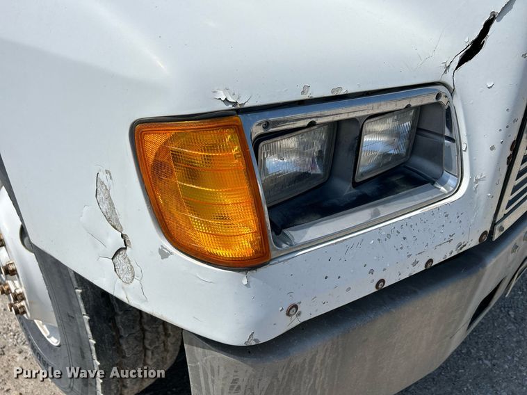 image for item DR4698 1990 Freightliner FLD  semi truck