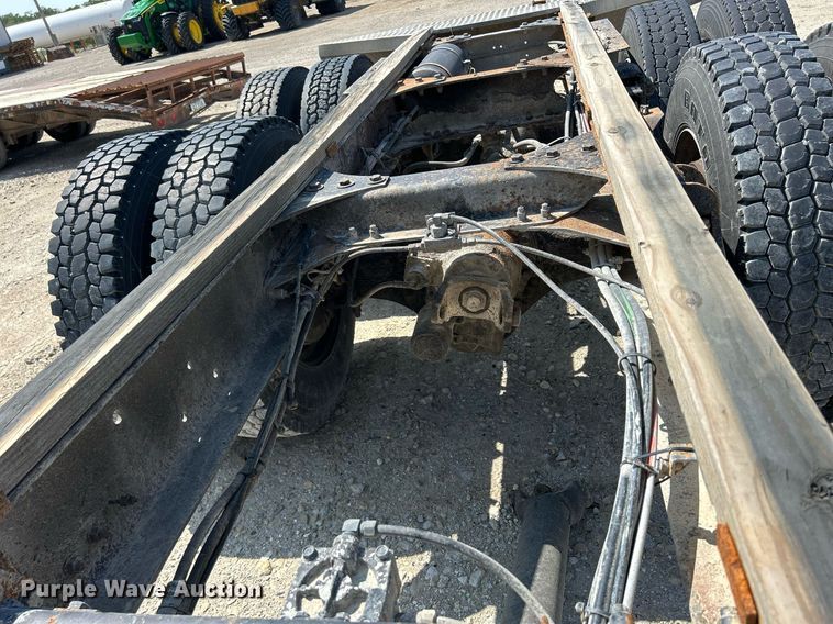 image for item DR4698 1990 Freightliner FLD  semi truck