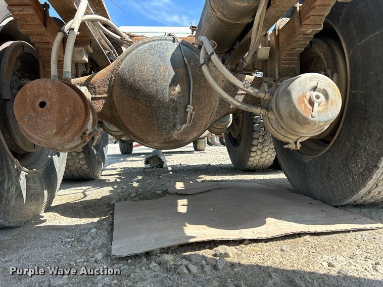 image for item DR4698 1990 Freightliner FLD  semi truck